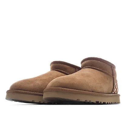 Picture of UGG CLASSIC MINI SERIES SNOW BOOTS