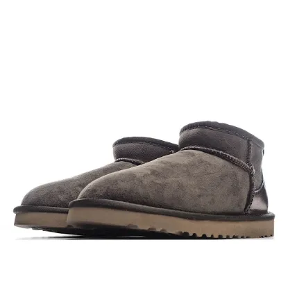 Picture of UGG CLASSIC MINI SERIES SNOW BOOTS