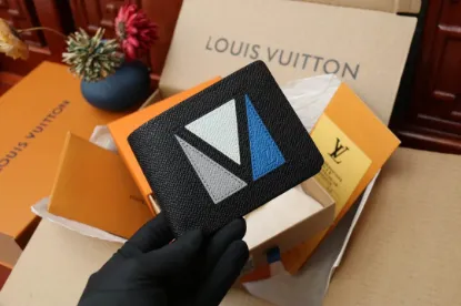 Picture of Size: 11.5 x 9 x 1.5 cm