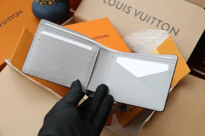 Picture of Size: 11.5 x 9 x 1.5 cm