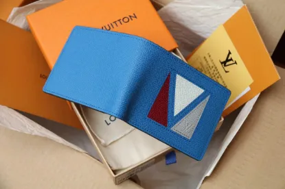 Picture of Size: 11.5 x 9 x 1.5 cm