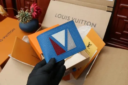 Picture of Size: 11.5 x 9 x 1.5 cm