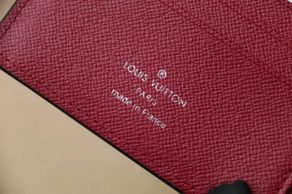 Picture of Size: 11.5 x 9 x 1.5 cm