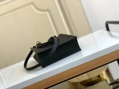 Picture of Size: 14 x 17 x 5 cm