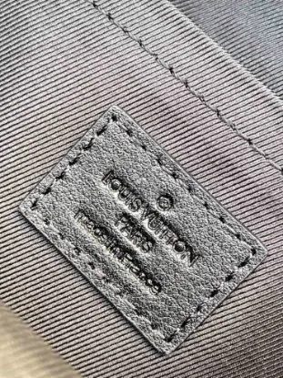 Picture of Size: 17 x 22 x 10 cm