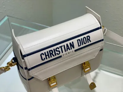Picture of Messenger bag in small size Size: 22cm