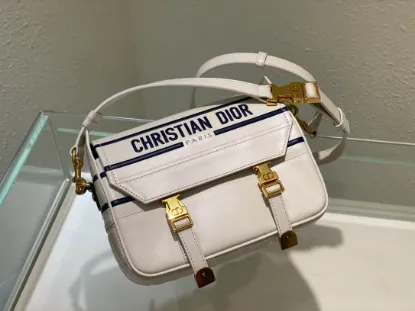 Picture of Messenger bag in small size Size: 22cm