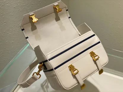 Picture of Messenger bag in small size Size: 22cm