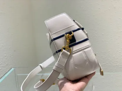 Picture of Messenger bag in small size Size: 22cm