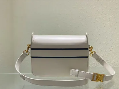 Picture of Messenger bag in small size Size: 22cm