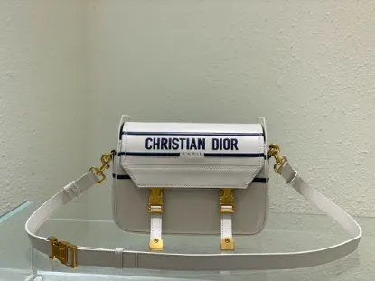 Picture of Messenger bag in small size Size: 22cm