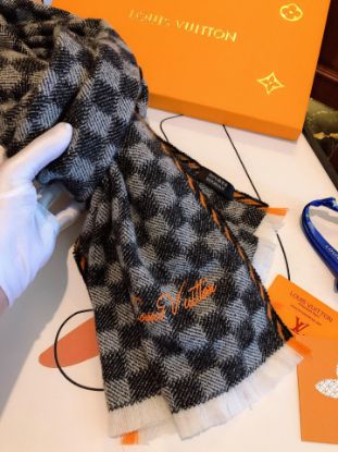 Picture of LV scarf
