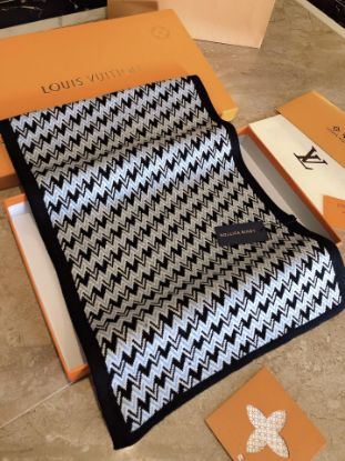 Picture of LV scarf