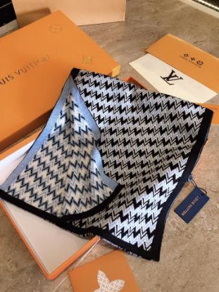 Picture of LV scarf