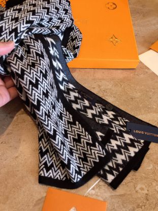 Picture of LV scarf