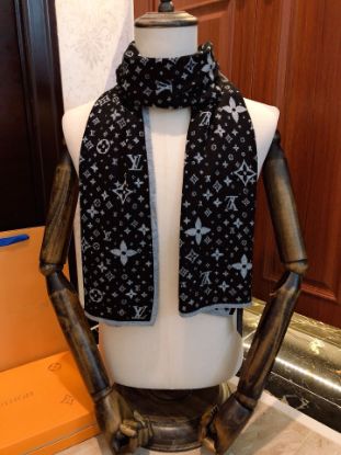 Picture of LV scarf