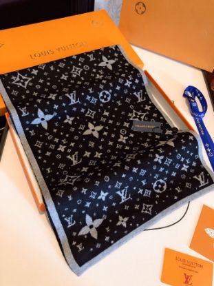 Picture of LV scarf