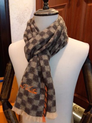 Picture of LV scarf