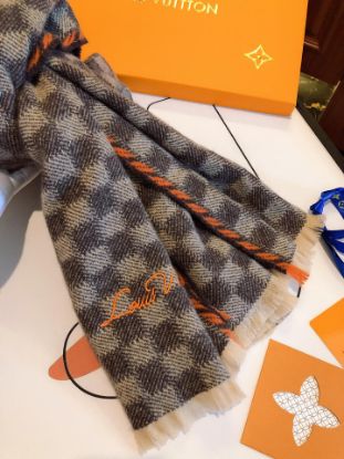 Picture of LV scarf
