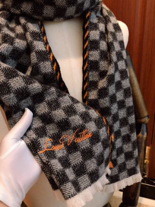 Picture of LV scarf