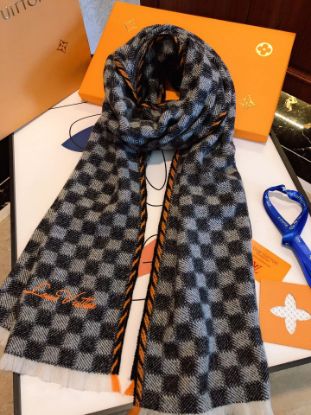 Picture of LV scarf