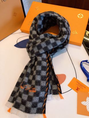 Picture of LV scarf