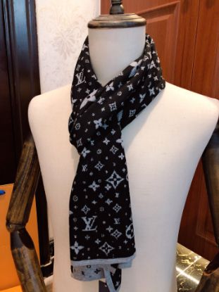Picture of LV scarf
