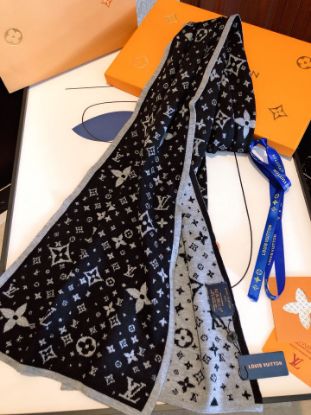 Picture of LV scarf