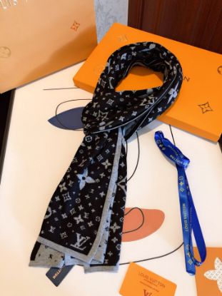 Picture of LV scarf