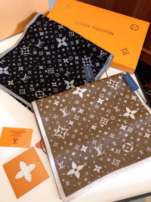 Picture of LV scarf