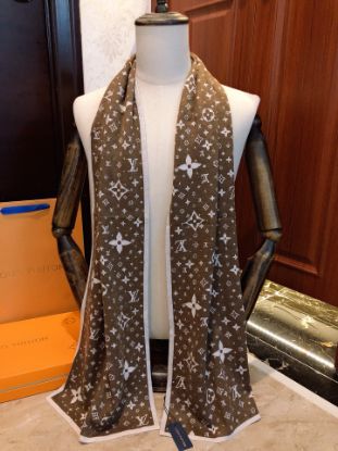 Picture of LV scarf