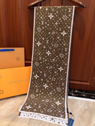 Picture of LV scarf