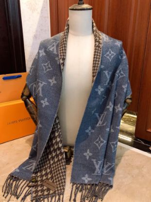 Picture of LV scarf