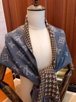Picture of LV scarf