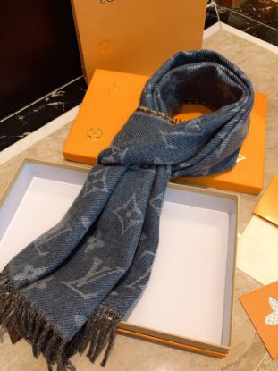 Picture of LV scarf