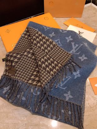 Picture of LV scarf