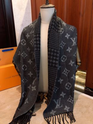 Picture of LV scarf