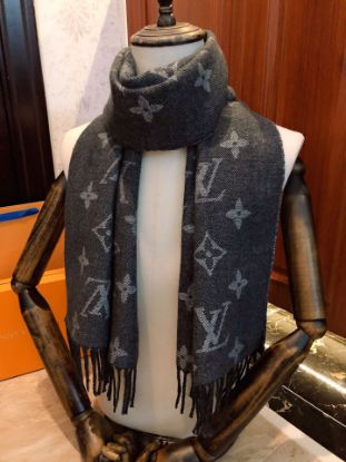 Picture of LV scarf