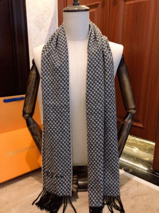 Picture of LV scarf