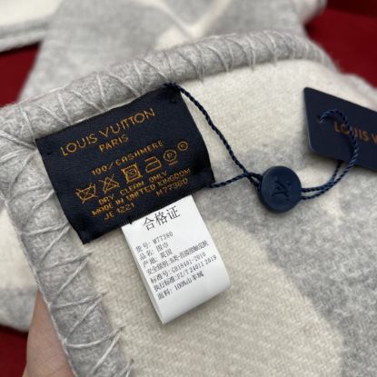 Picture of LV scarf