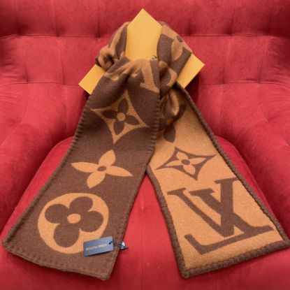 Picture of LV scarf