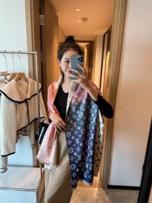 Picture of LV scarf