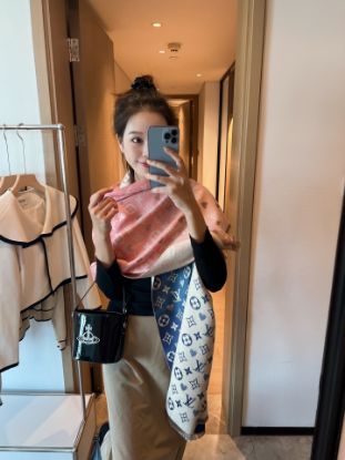 Picture of LV scarf