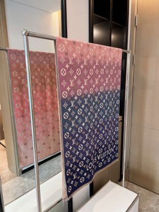 Picture of LV scarf