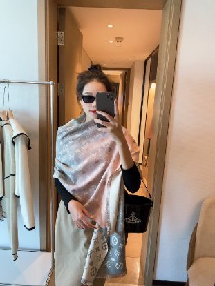 Picture of LV scarf