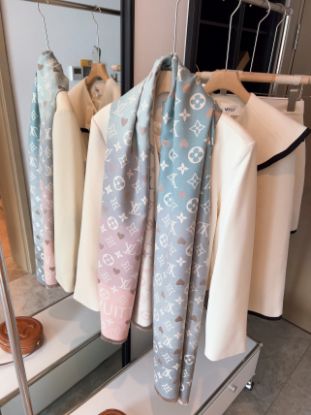 Picture of LV scarf