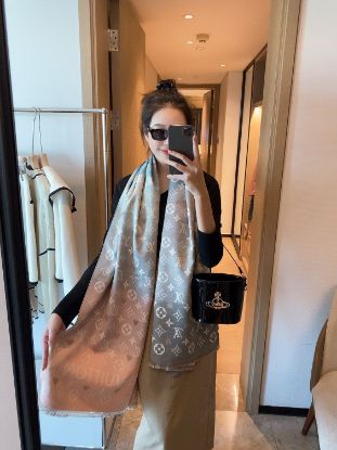 Picture of LV scarf